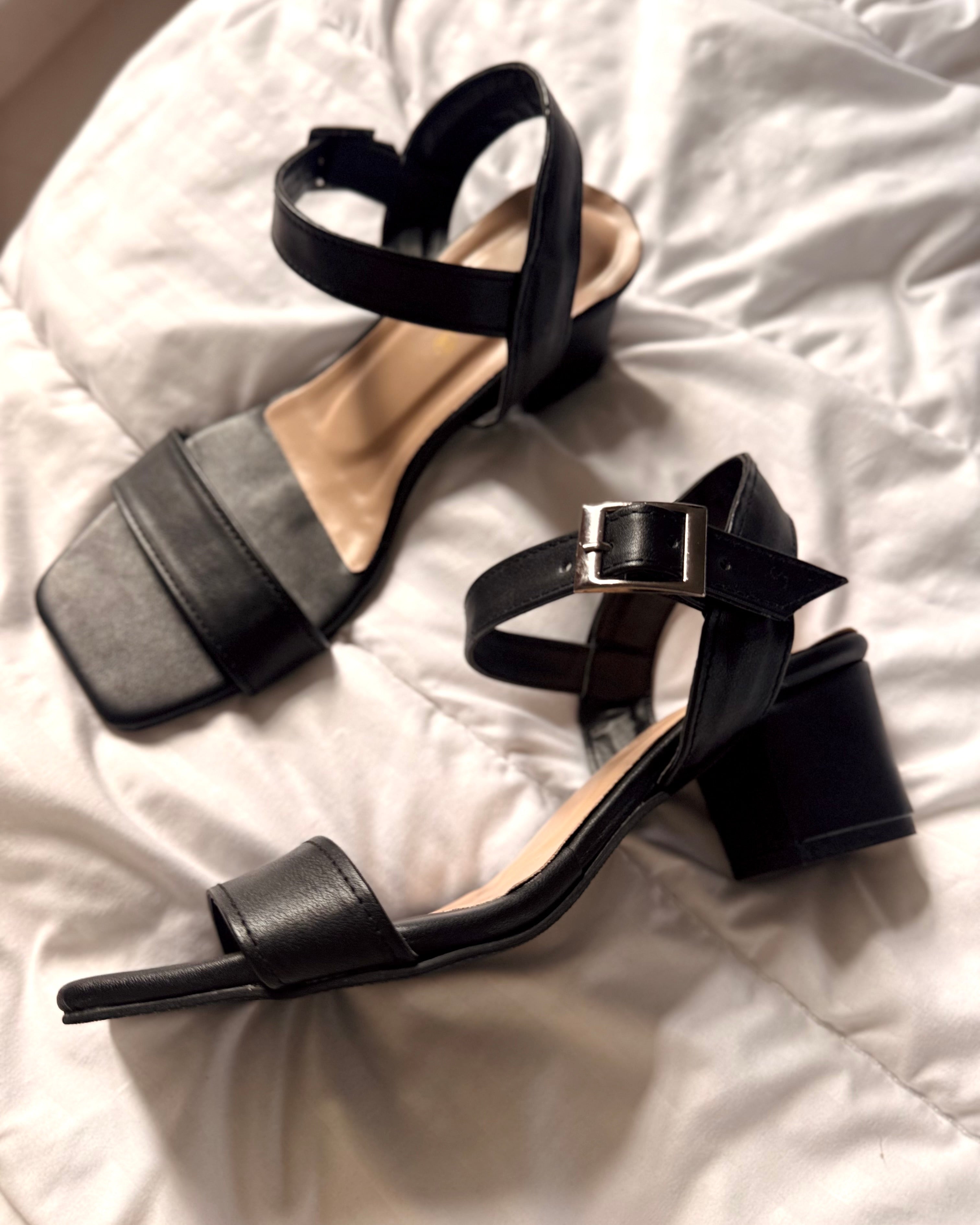 BLACK OPEN TOE LOW BLOCK HEELS