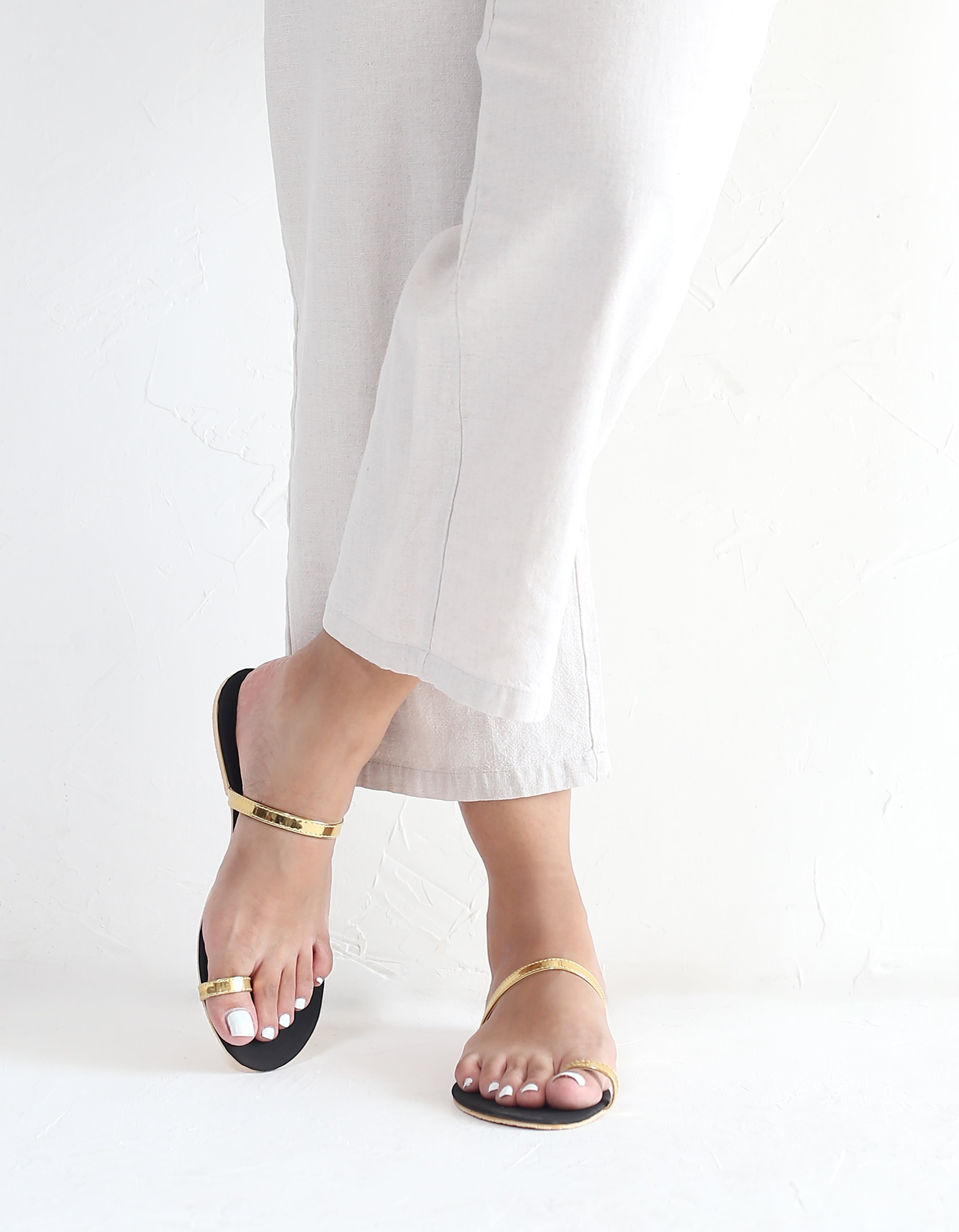 GOLD TOE RING SLIP ONS