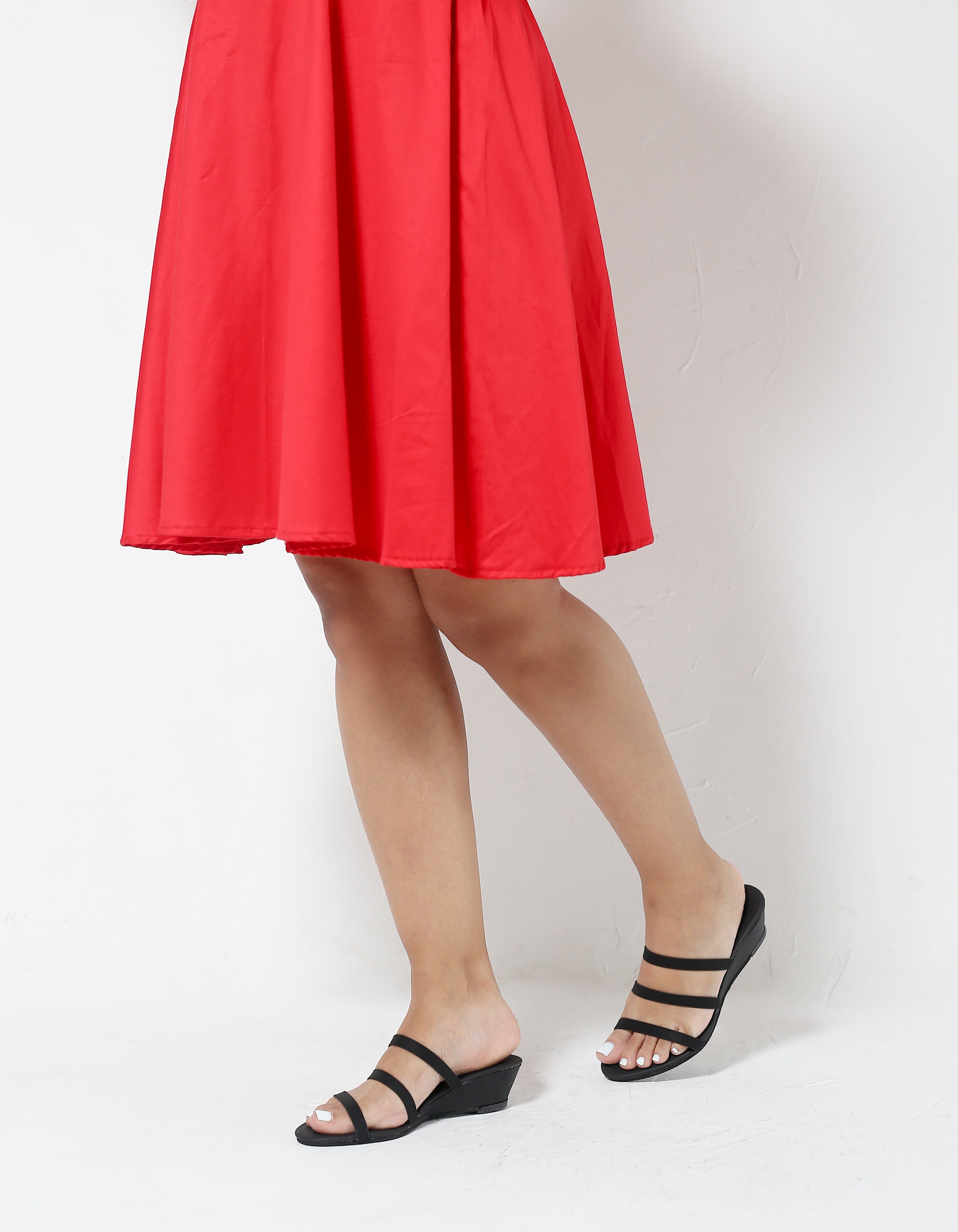 BLACK STRAPPY WEDGES.