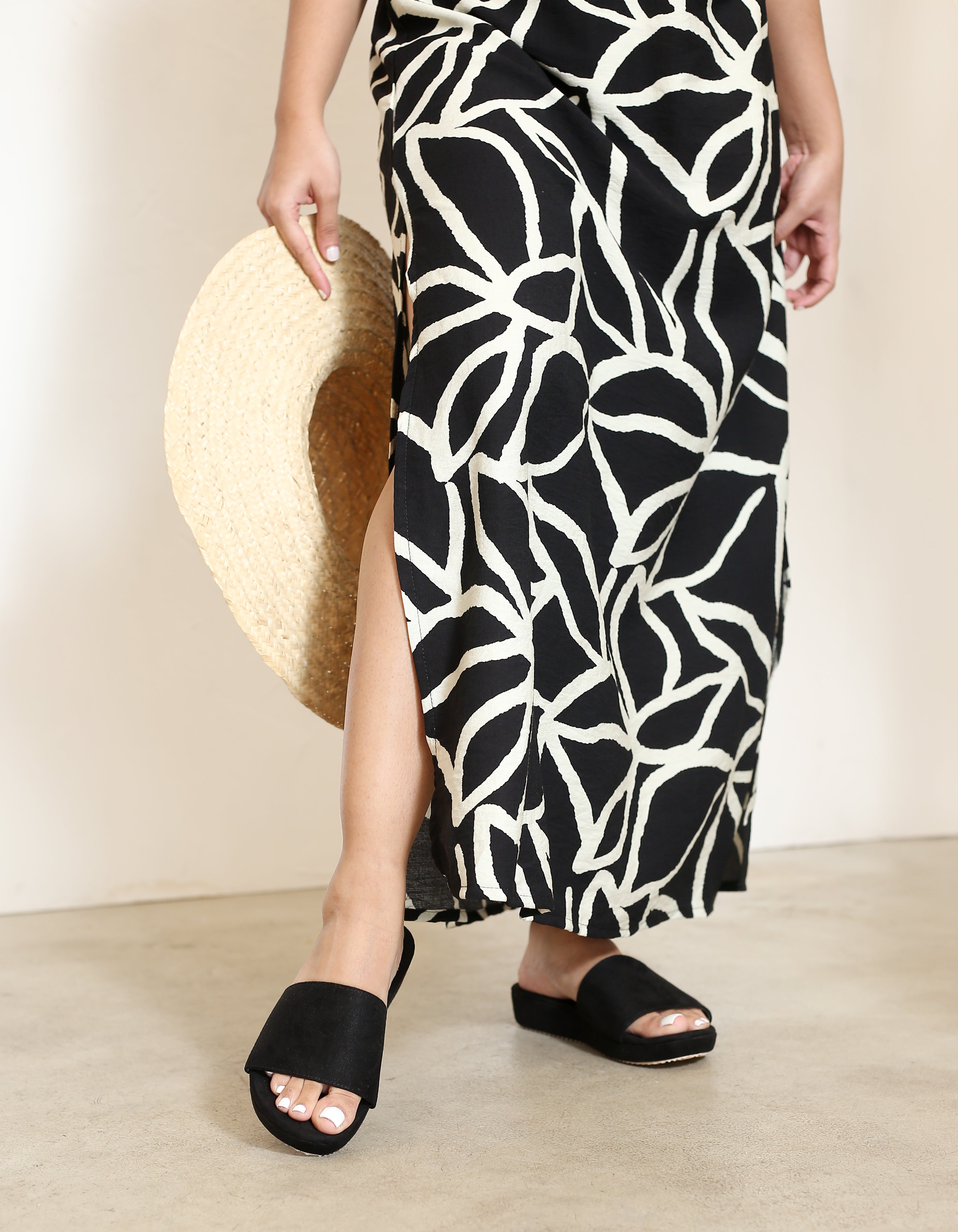 BLACK SUEDE FLATFORM SLIDES