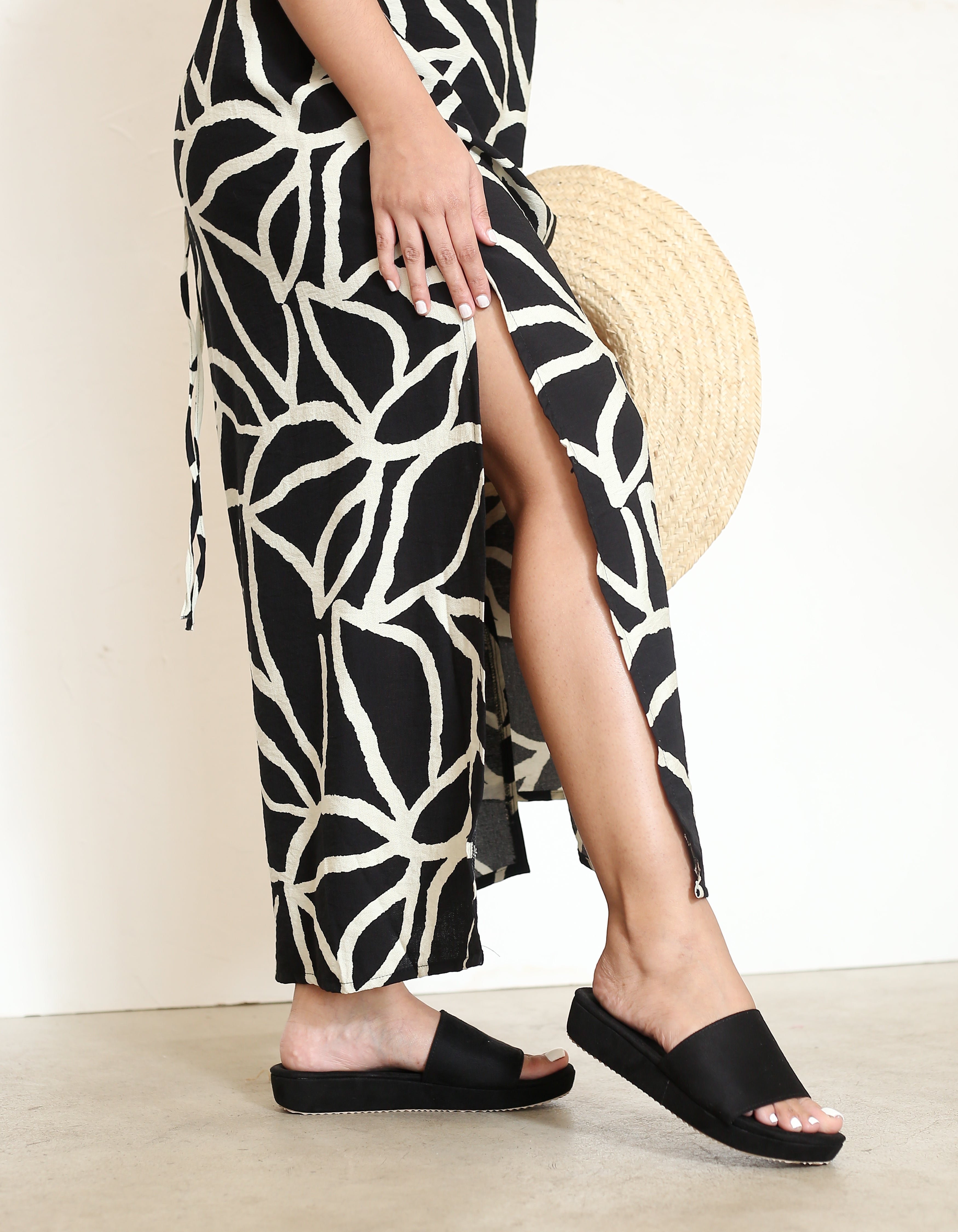 BLACK SUEDE FLATFORM SLIDES