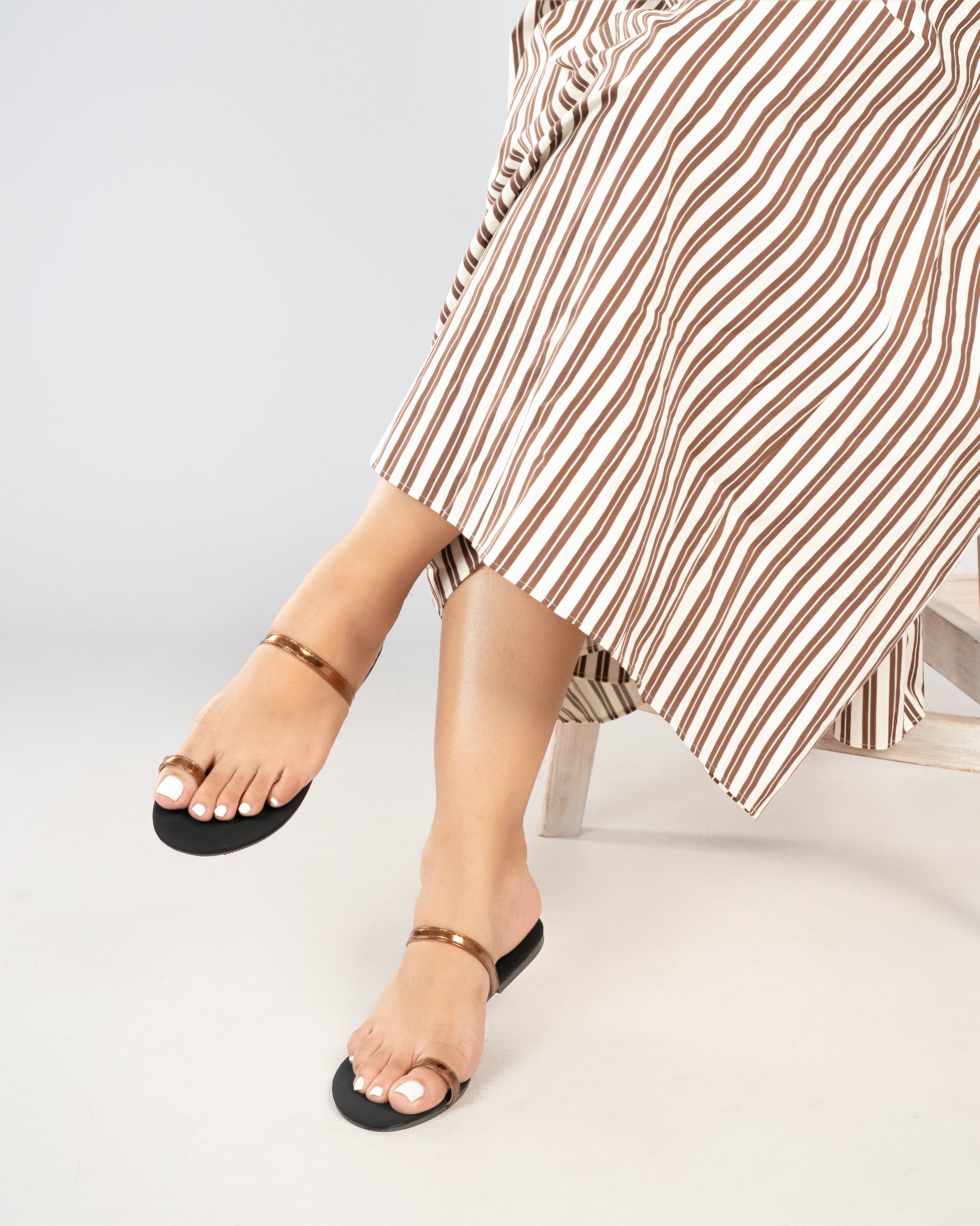 COPPER TOE RING SLIP ONS