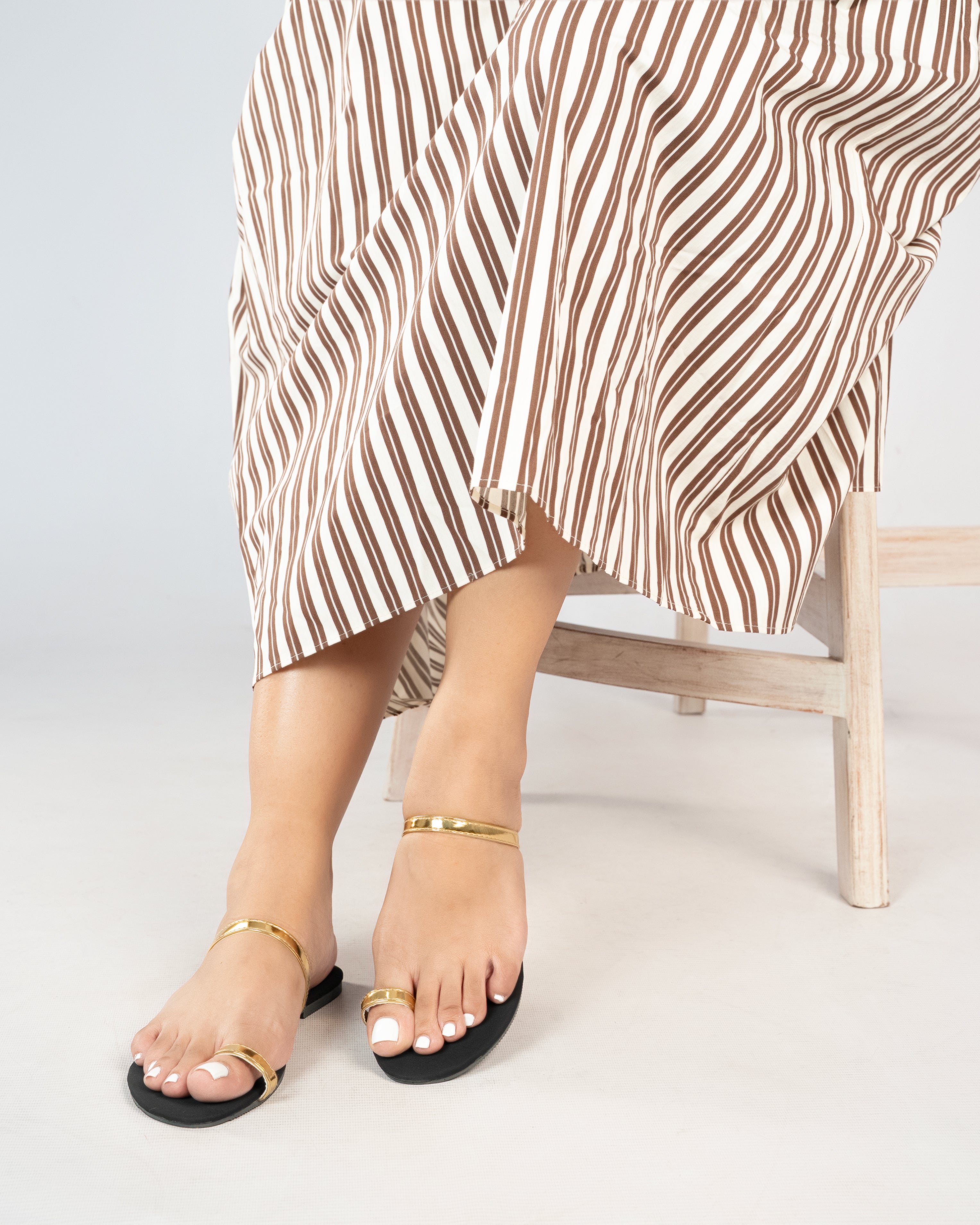 GOLD TOE RING SLIP ONS