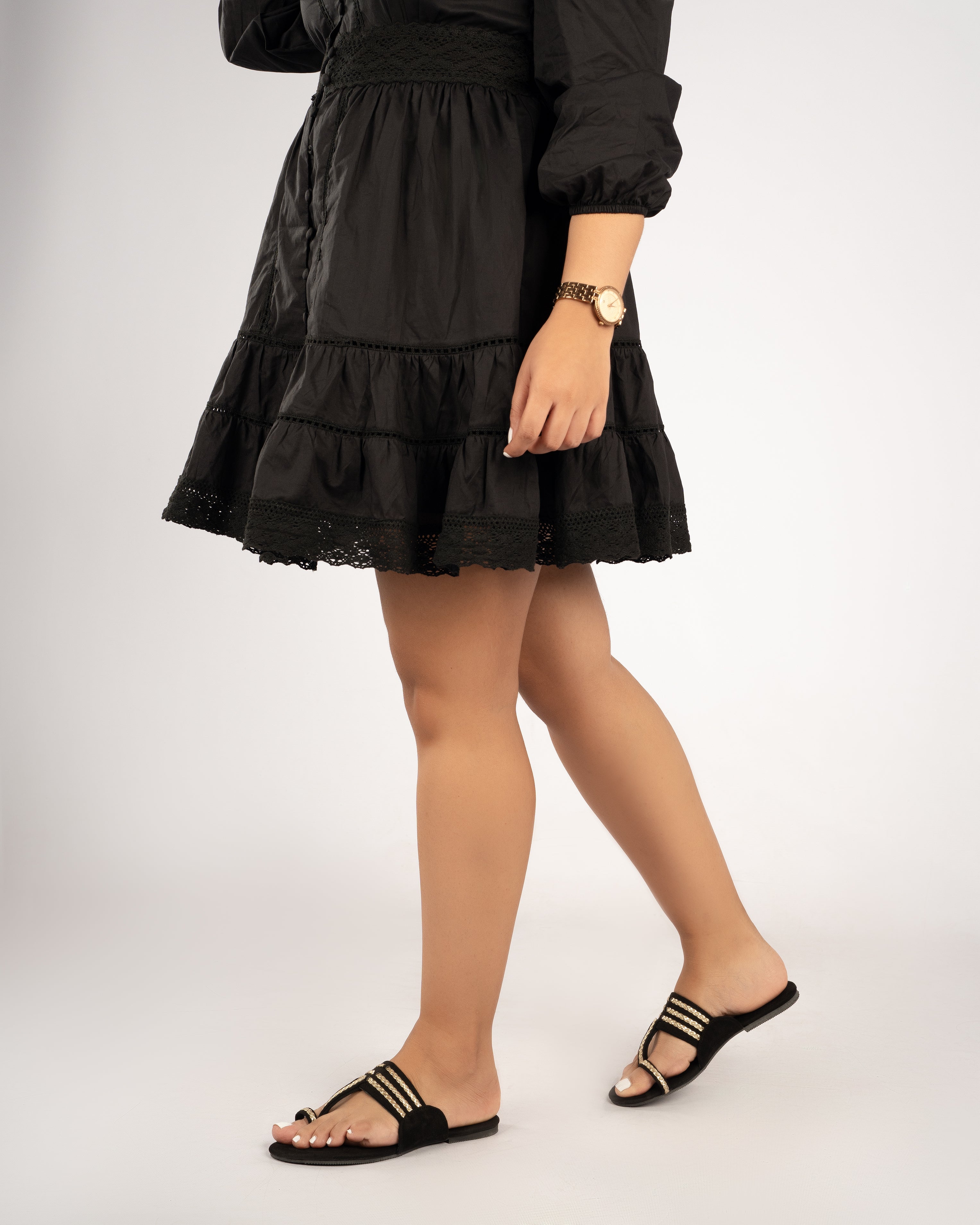 BLACK AND GOLD CHAPPALS