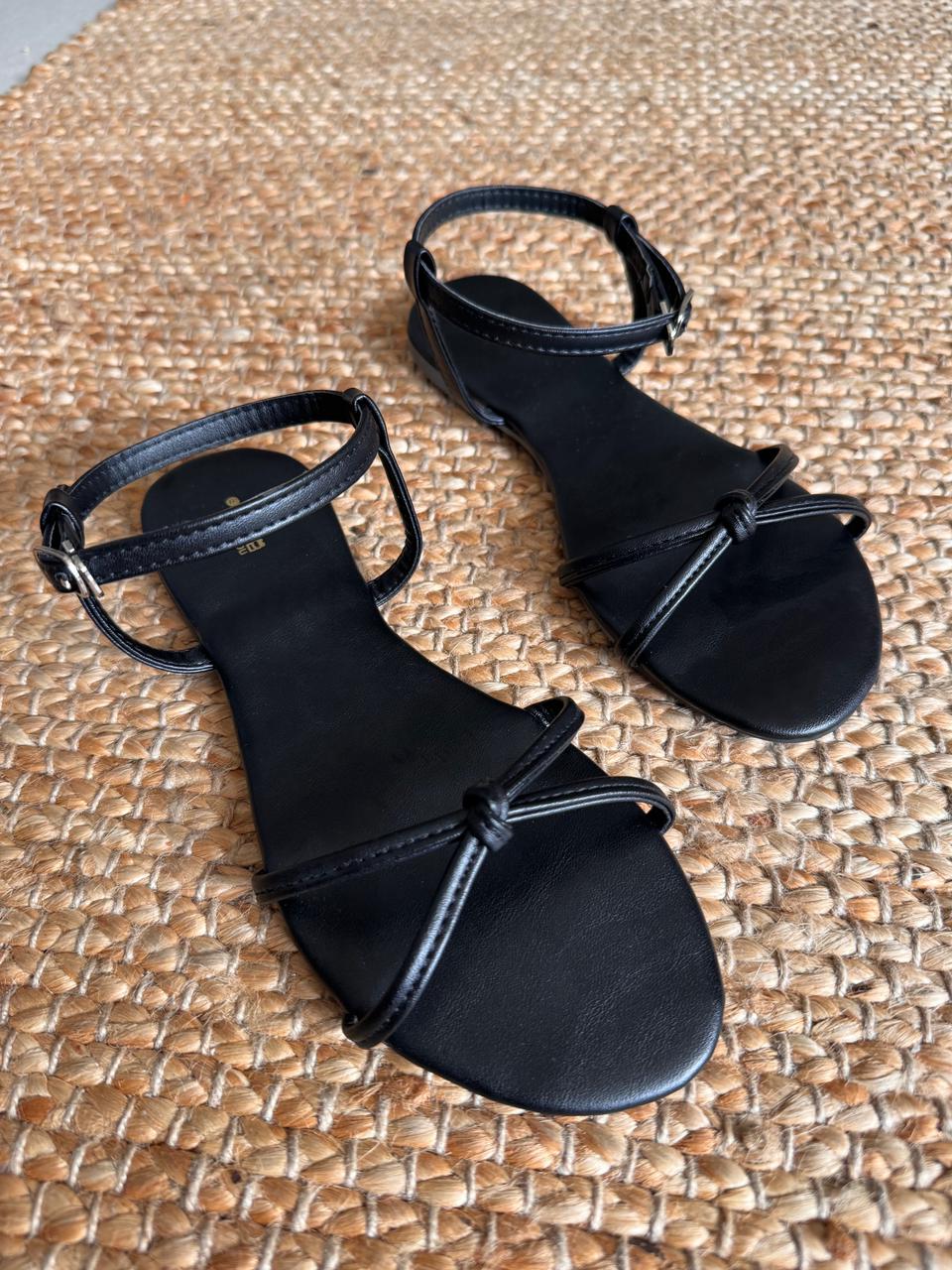 BLACK KNOTTED SANDALS