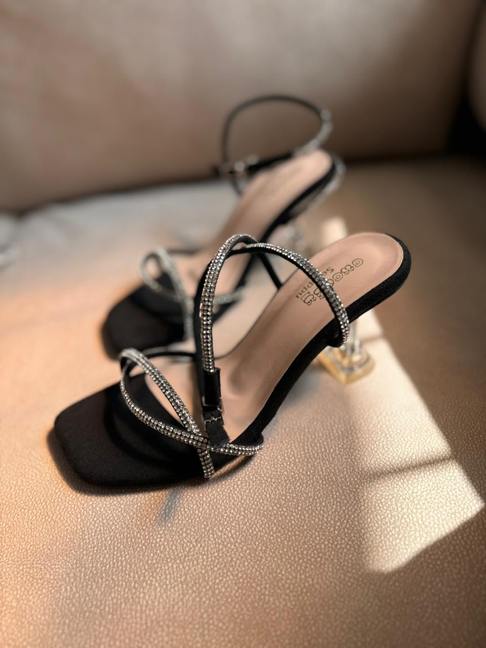 BLACK GLITTER TWISTED TRANSPARENT HEELS