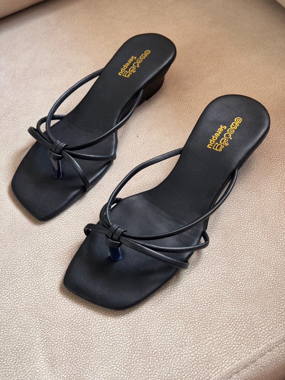 BLACK STRAPPY SLIP ON WEDGES
