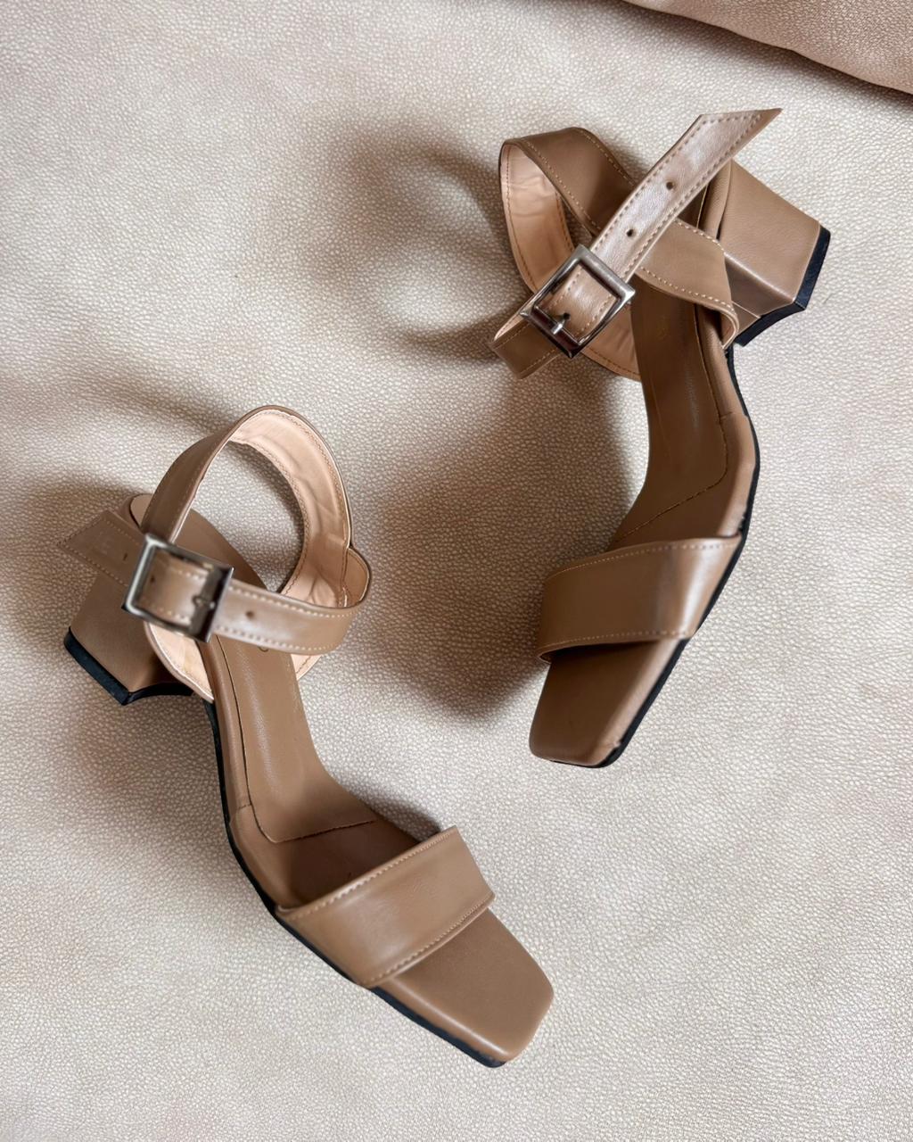 NUDE OPEN TOE LOW BLOCK HEELS