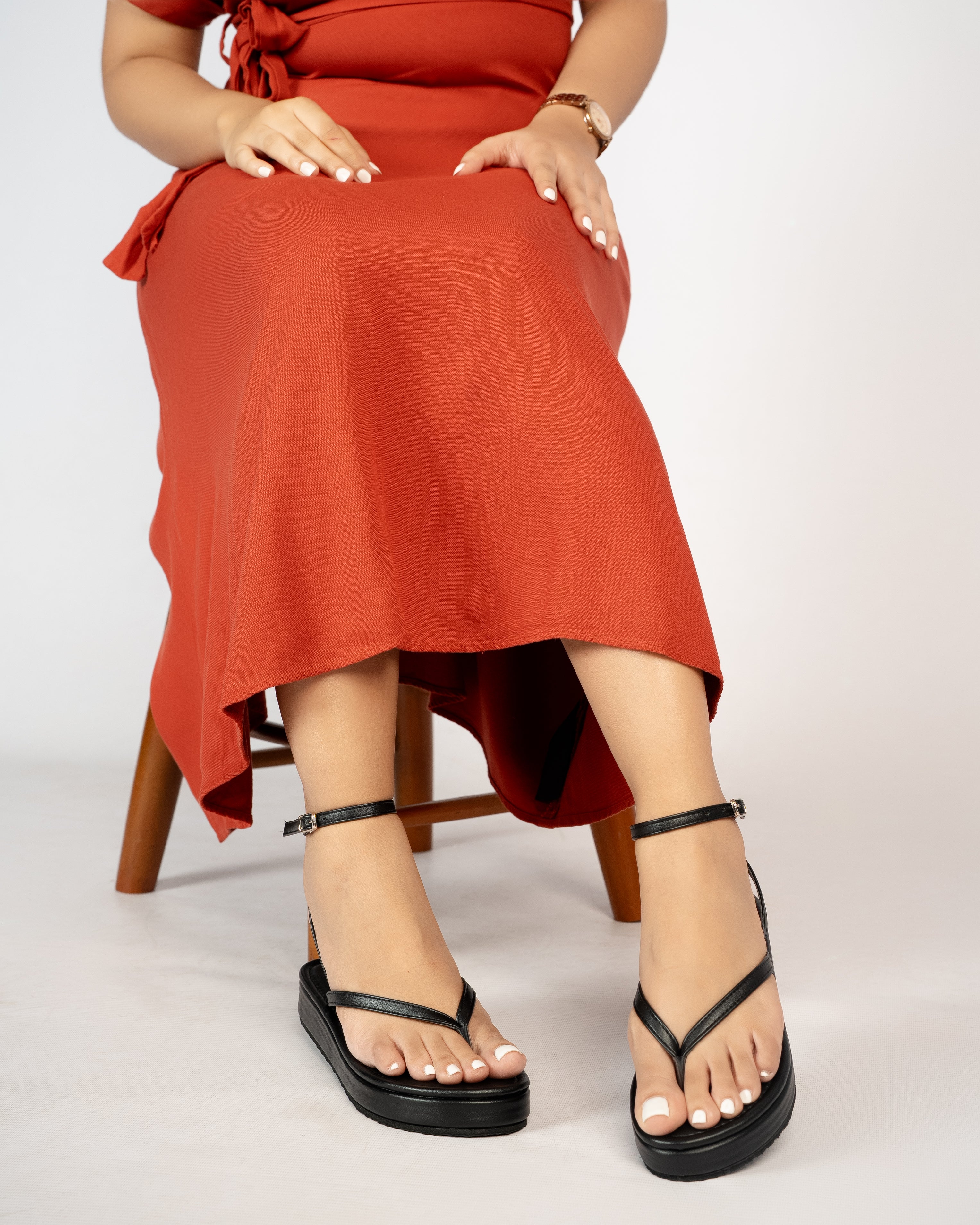 BLACK STRAPPY FLATFORM SANDALS