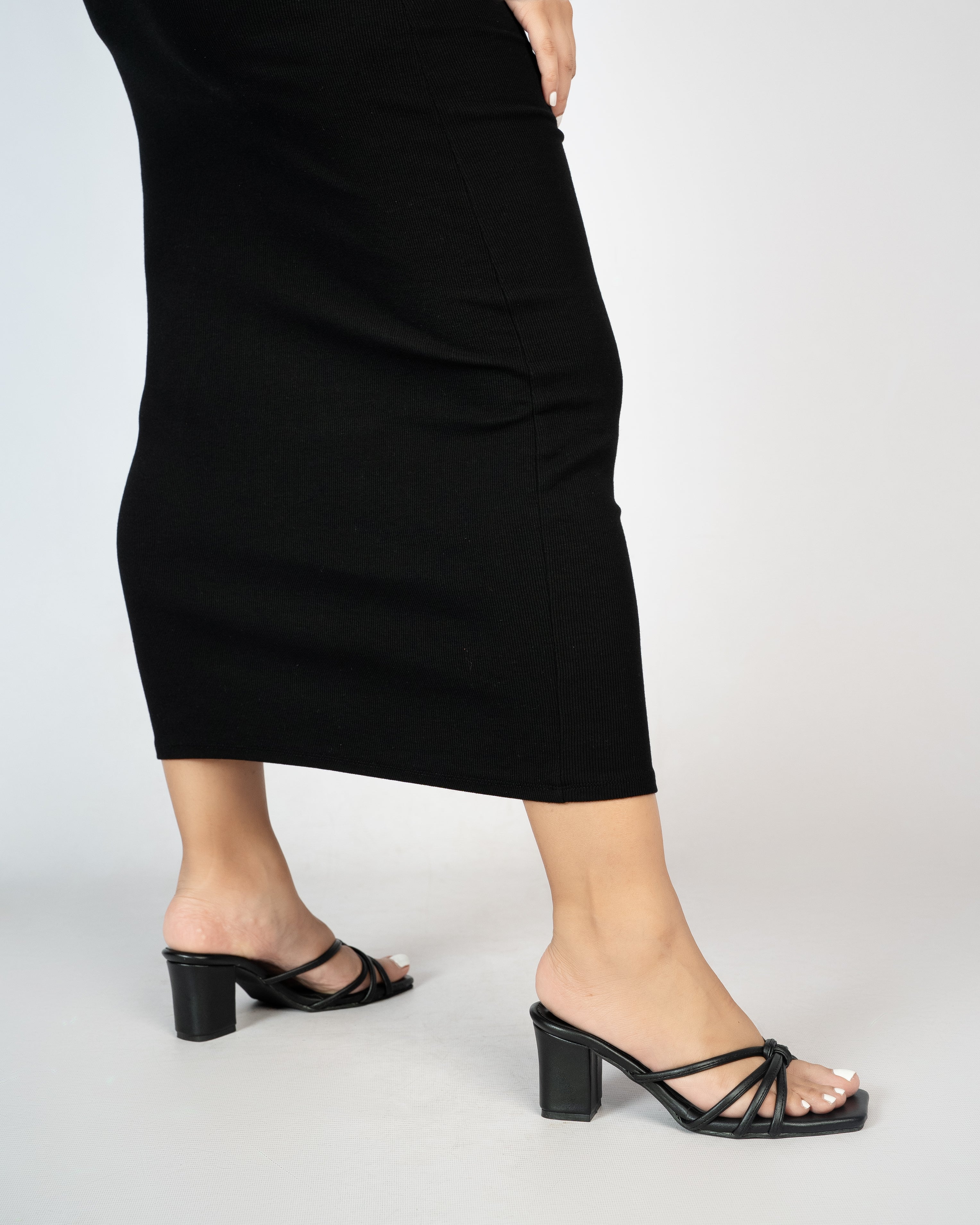 BLACK KNOTTED SLIP ON BLOCK HEELS