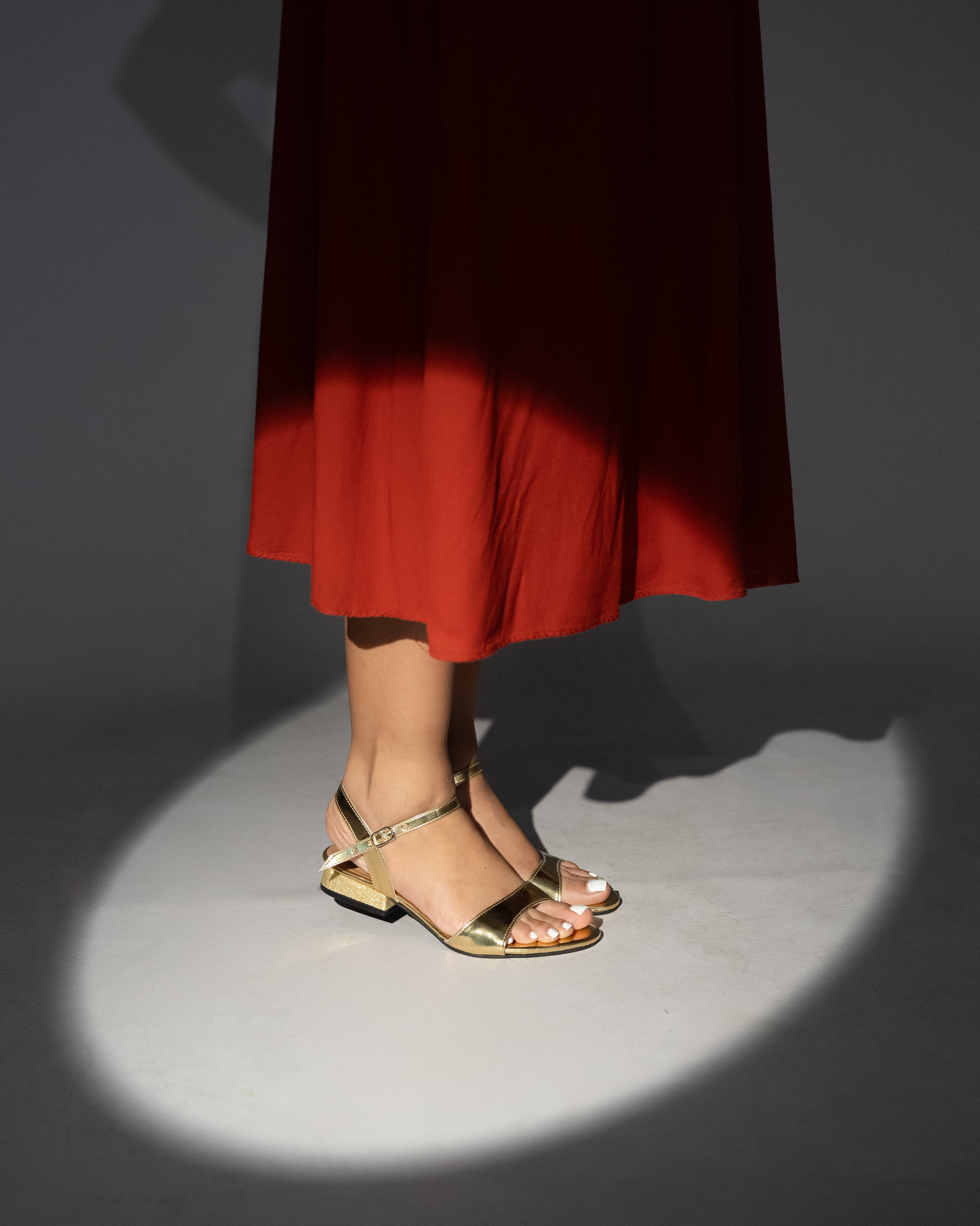 GOLD OPEN TOE LOW BLOCK HEELS