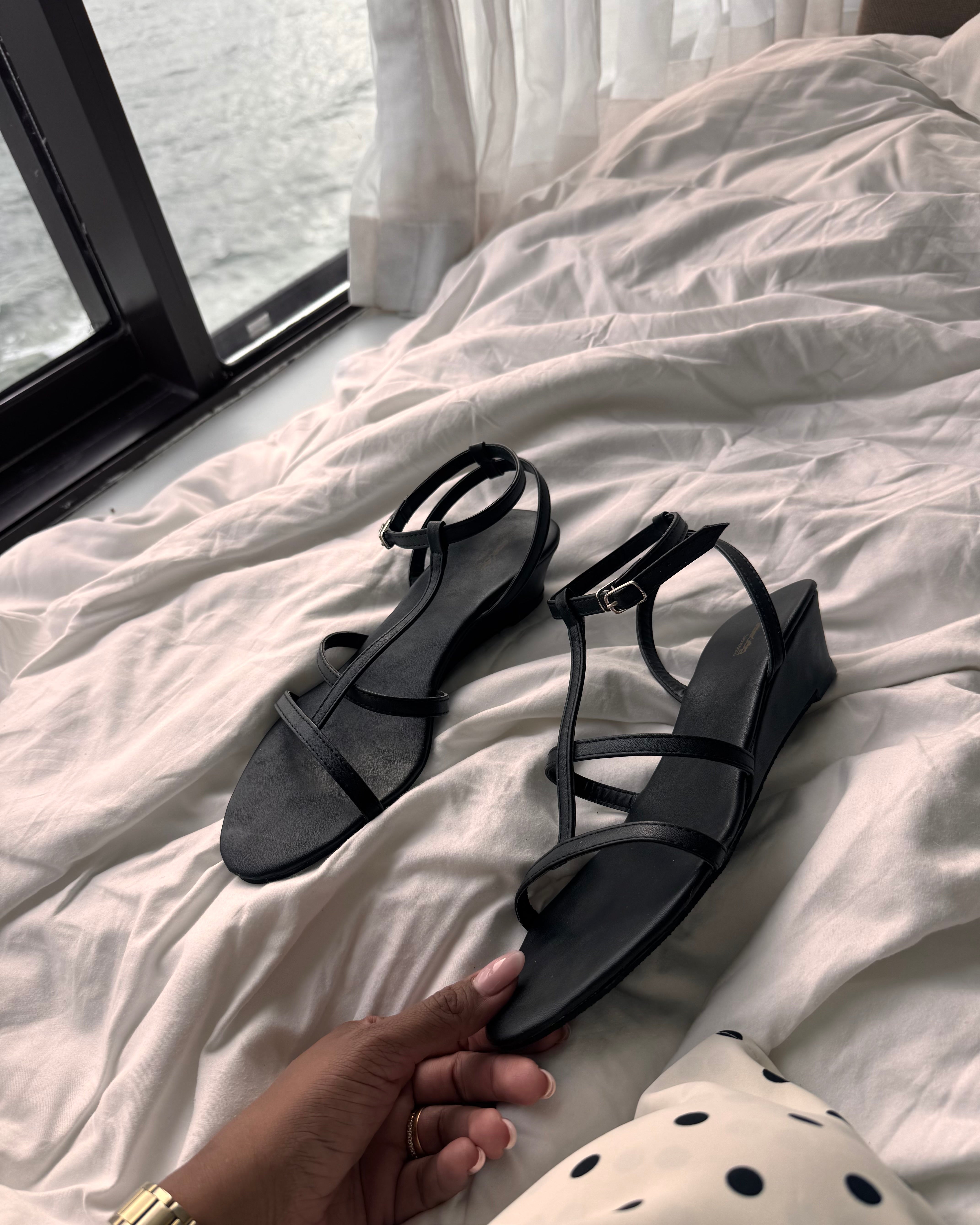 BLACK GLADIATOR WEDGE SANDALS