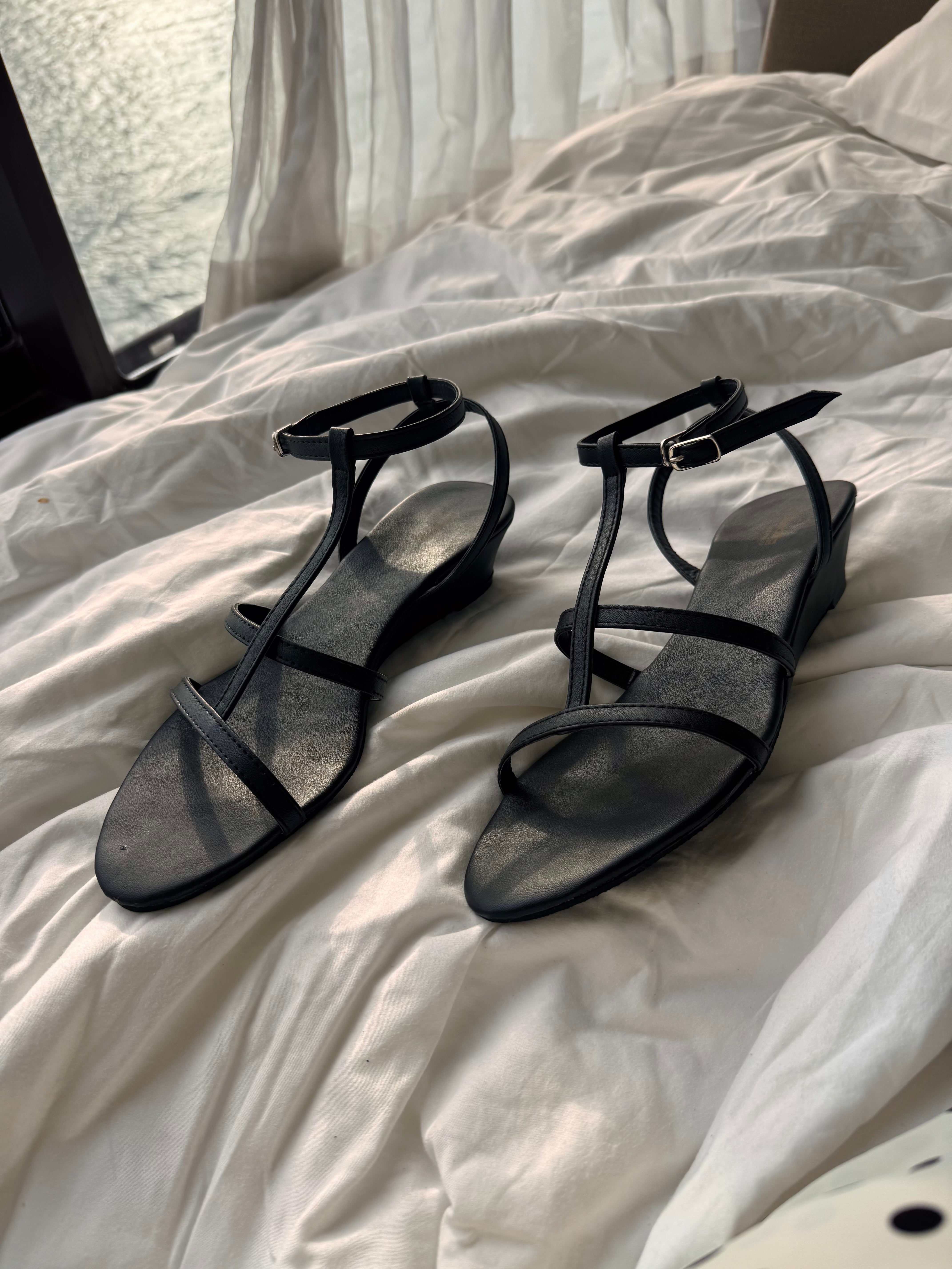 BLACK GLADIATOR WEDGE SANDALS