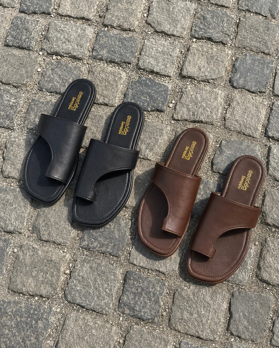 BLACK CURVED CUT-TOE RING FLATFORM SLIP ONS