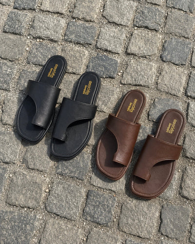 BLACK CURVED CUT-TOE RING FLATFORM SLIP ONS