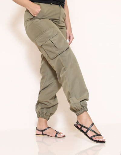 CRISS CROSS STRAPPY SANDALS IN BLACK