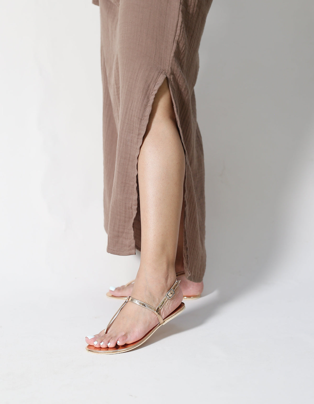 MIRROR ROSE GOLD THONG SANDALS