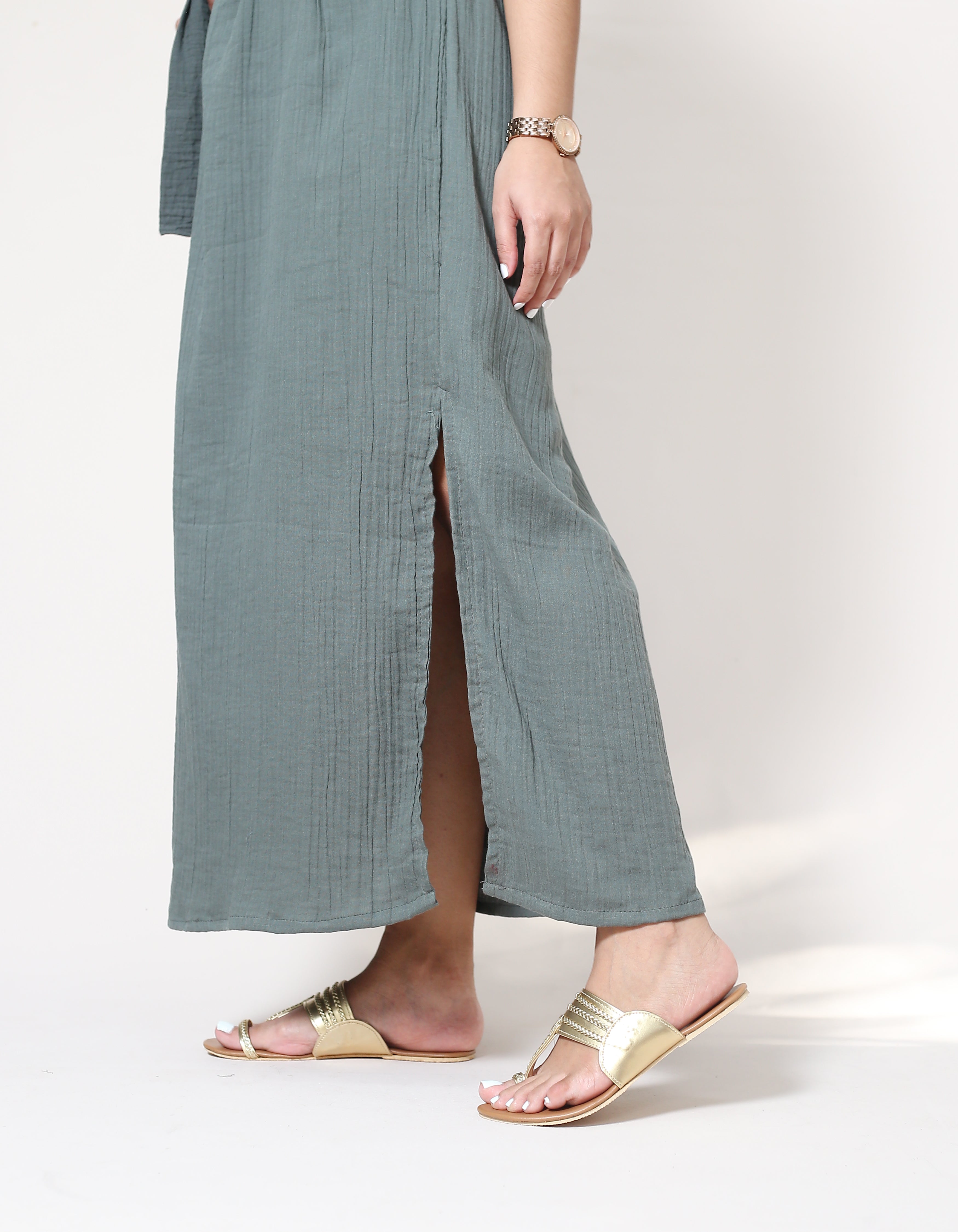 TAN AND GOLD CHAPPALS