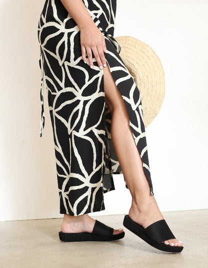 BLACK SUEDE FLATFORM SLIDES