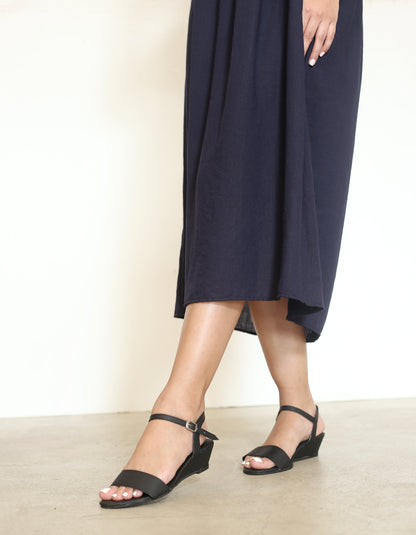 BLACK OPEN TOE WEDGE SANDALS