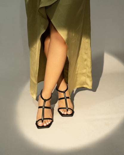 BLACK STRAPPY BLOCK HEELS