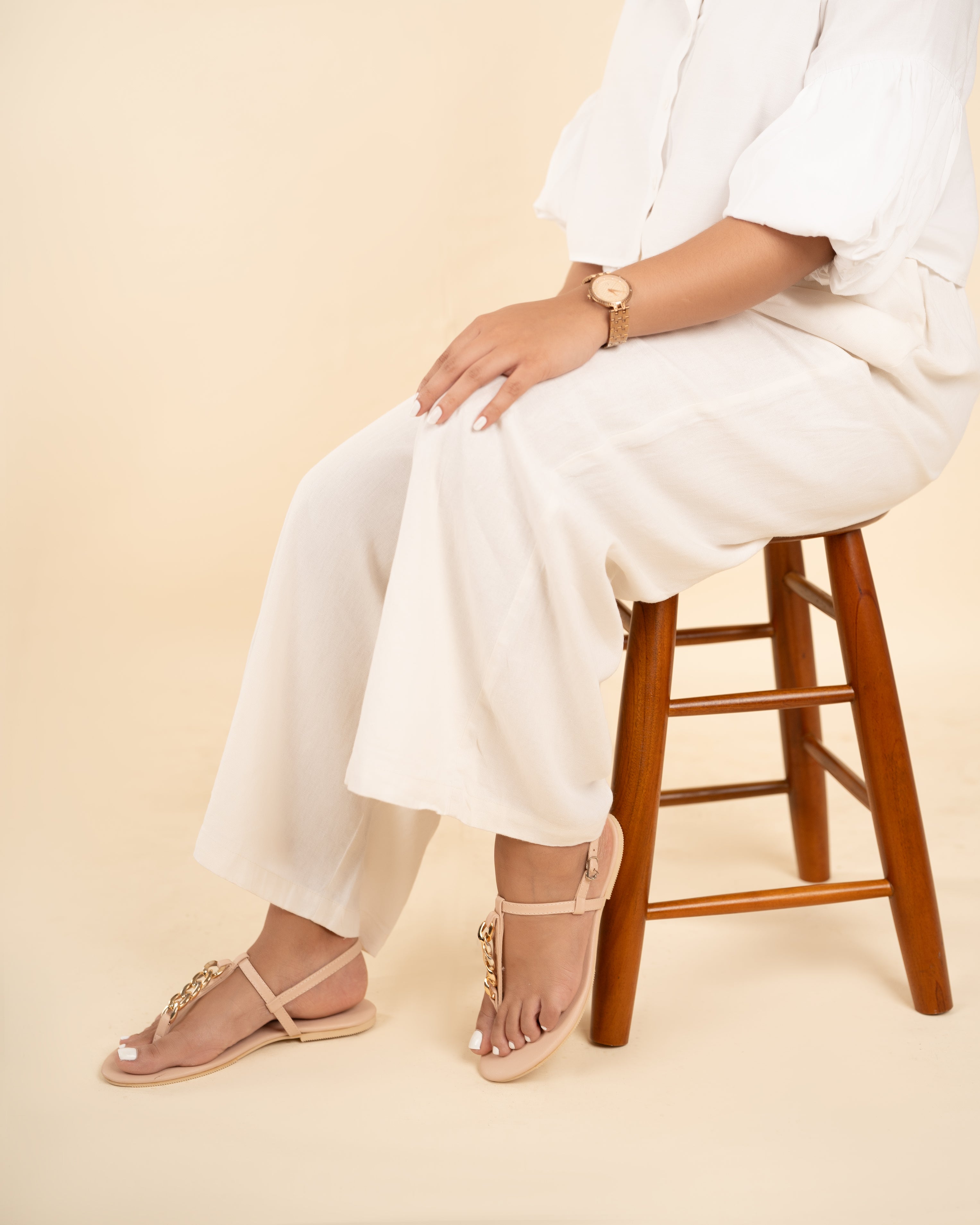 CHAIN DETAILED THONG SANDALS IN NUDE