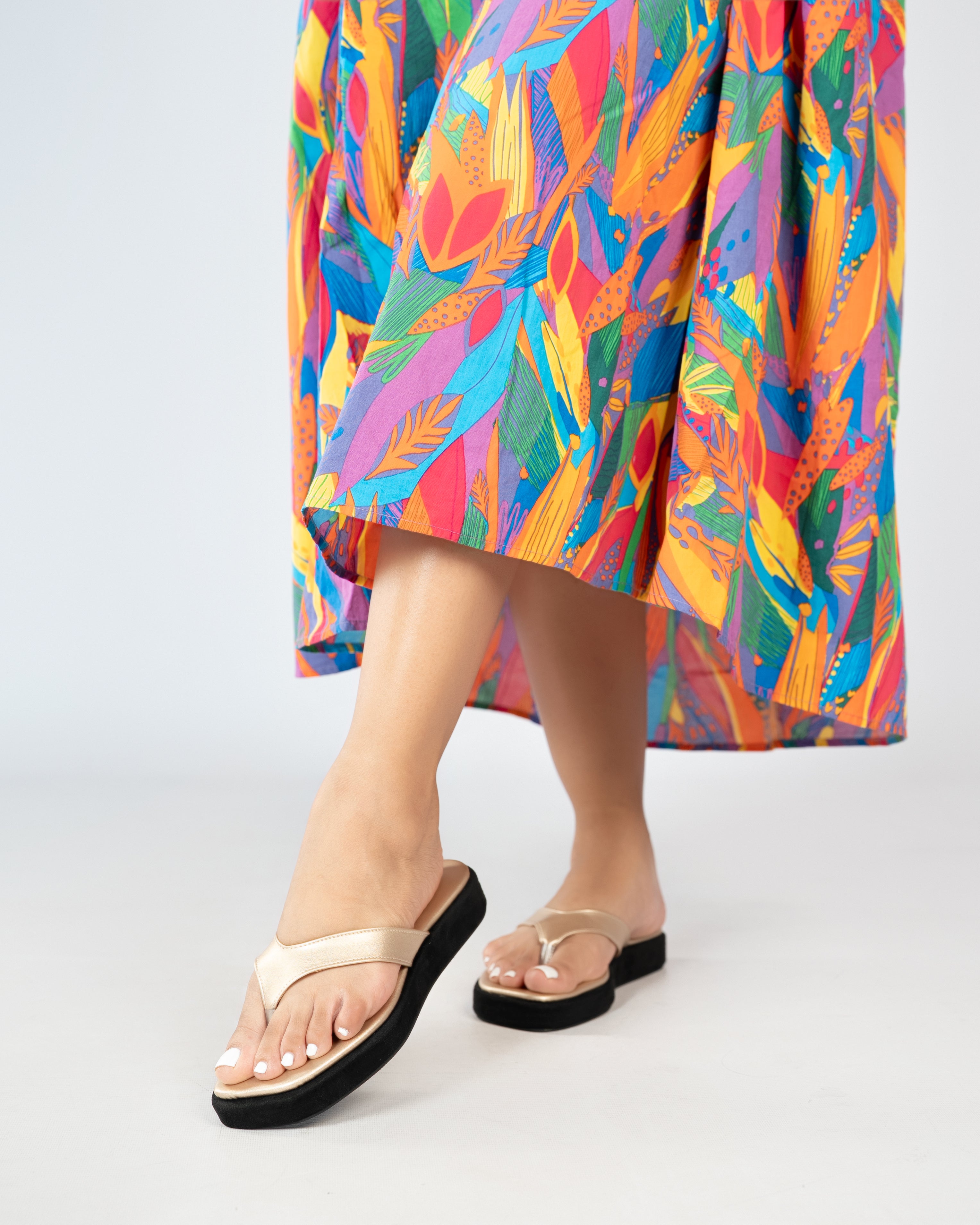 GOLD FLATFORM THONGS