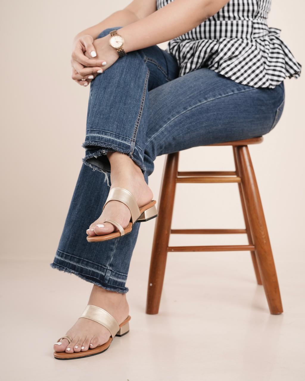 GOLD TOE RING LOW BLACK HEELS