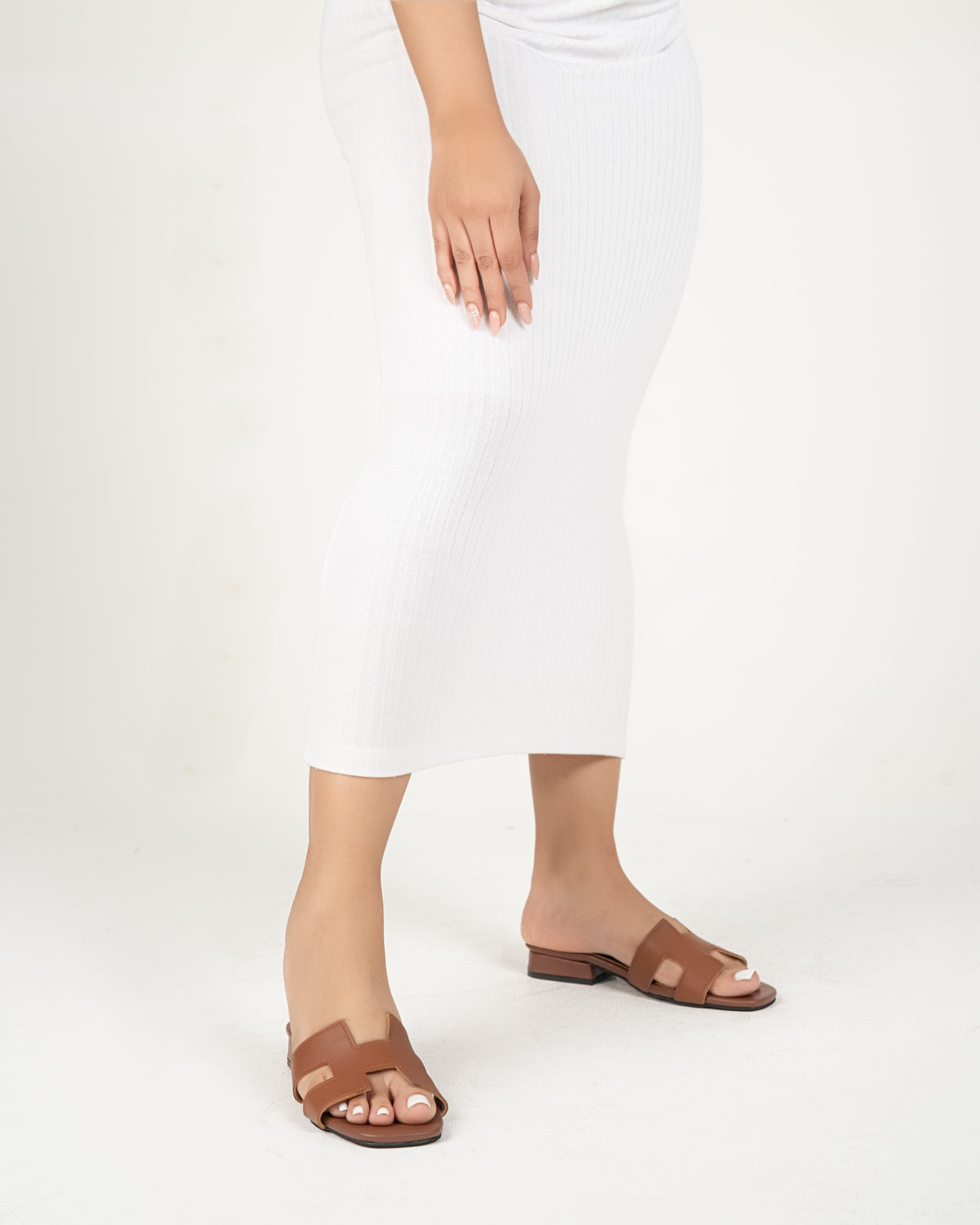 BROWN CUT-OUT LOW BLOCK HEELS