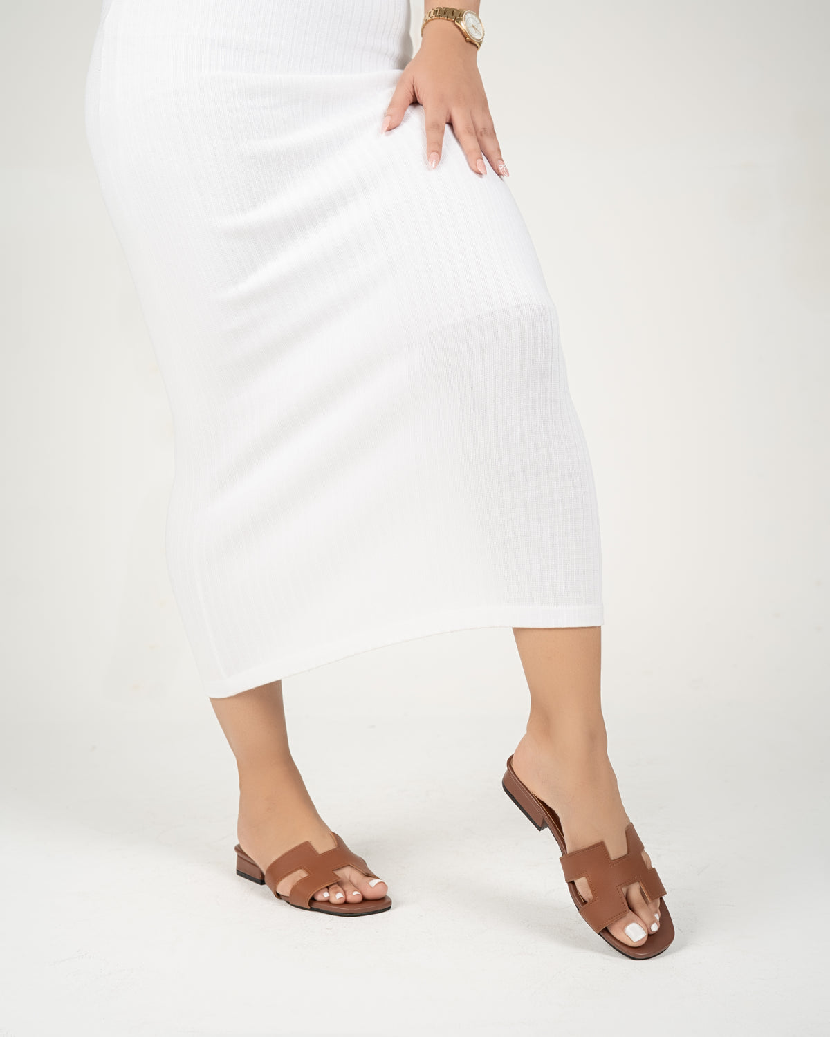 BROWN CUT-OUT LOW BLOCK HEELS