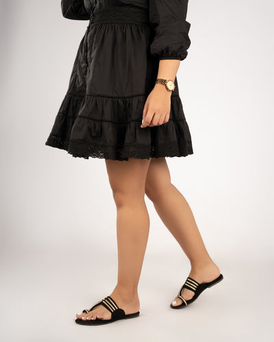 BLACK AND GOLD CHAPPALS