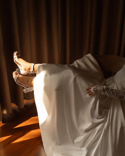 WHITE PEARL FRINGE TRANSPARENT HEELS