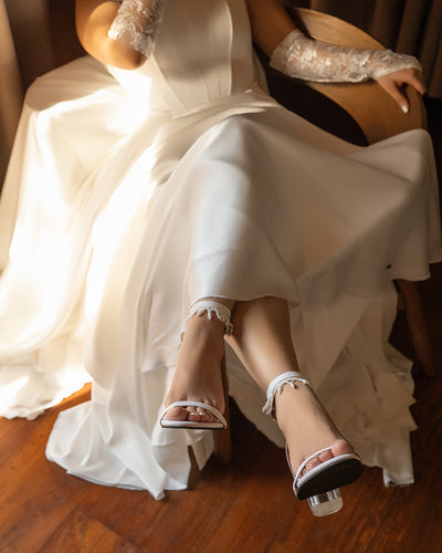 WHITE PEARL FRINGE TRANSPARENT HEELS