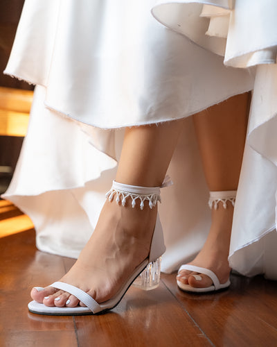 WHITE PEARL FRINGE TRANSPARENT HEELS