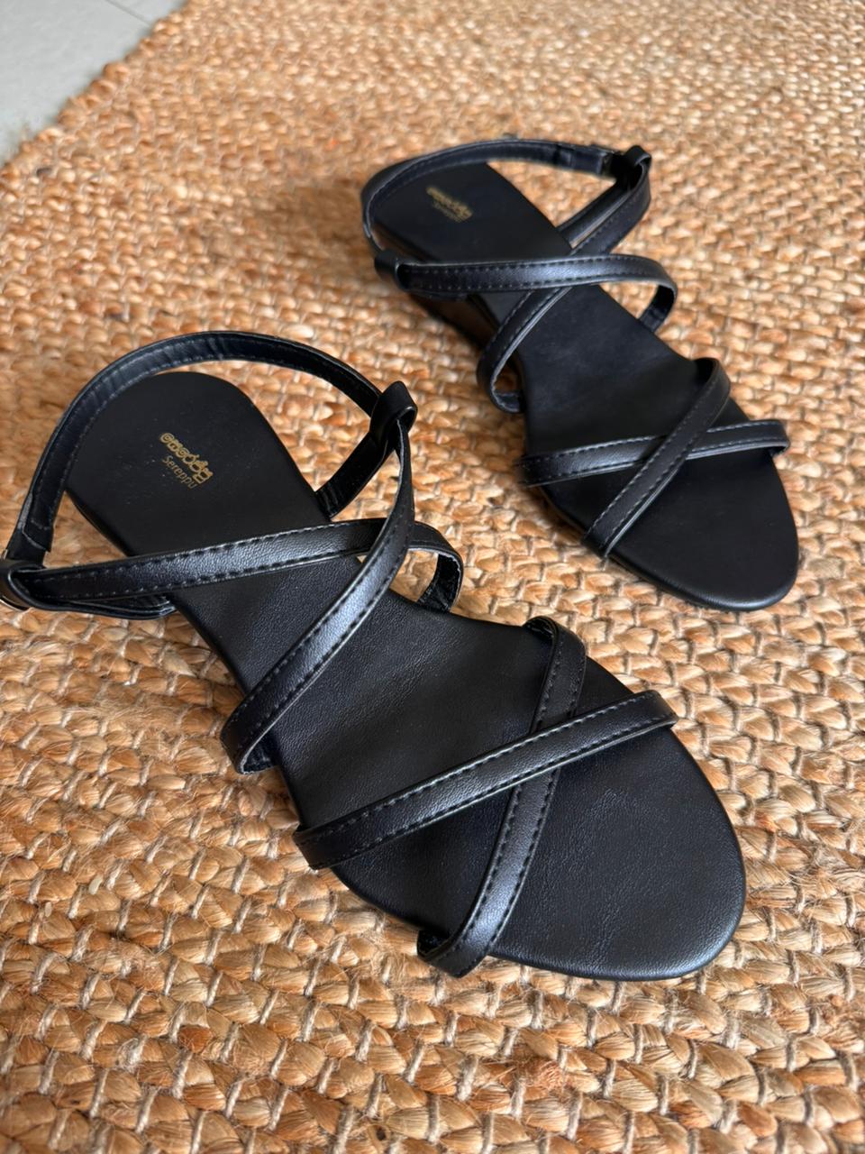 BLACK STRAPPY WEDGES