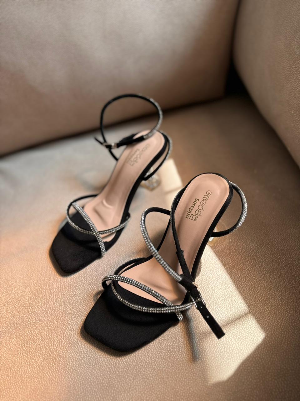 BLACK GLITTER TWISTED TRANSPARENT HEELS