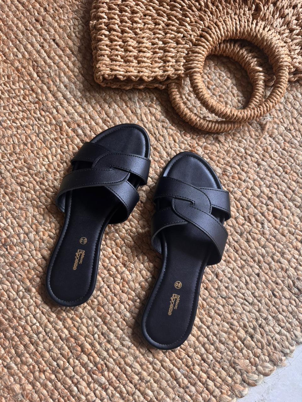 BLACK TWISTED CUT-OUT SLIDES