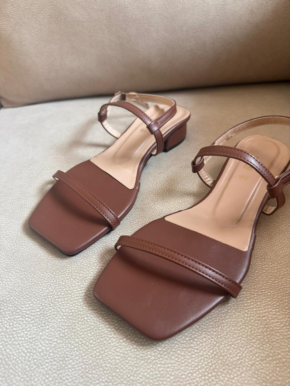 BROWN DOUBLE STRAP LOW BLOCK HEELS