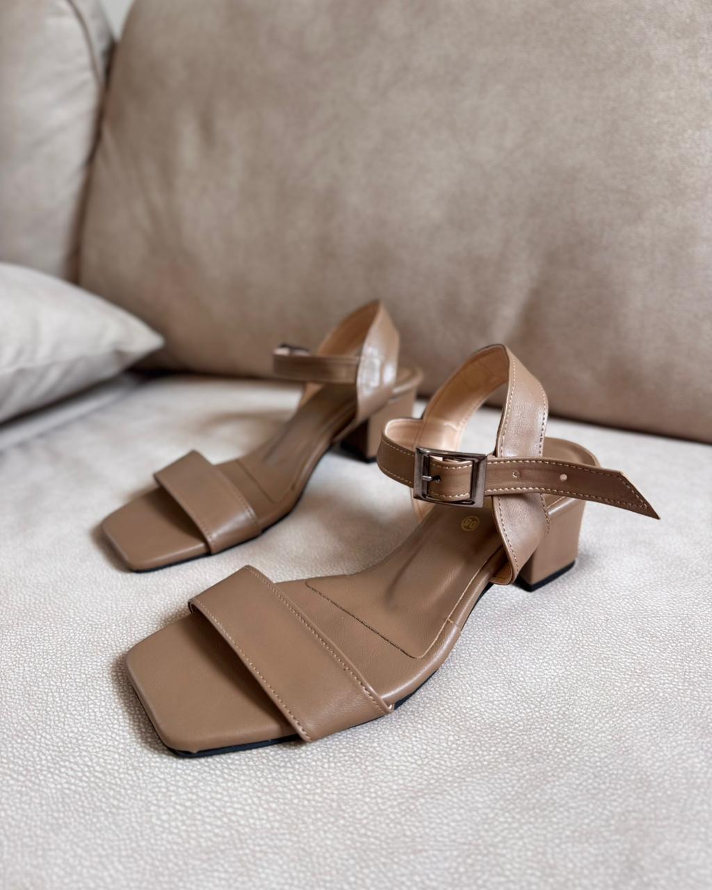 NUDE OPEN TOE LOW BLOCK HEELS