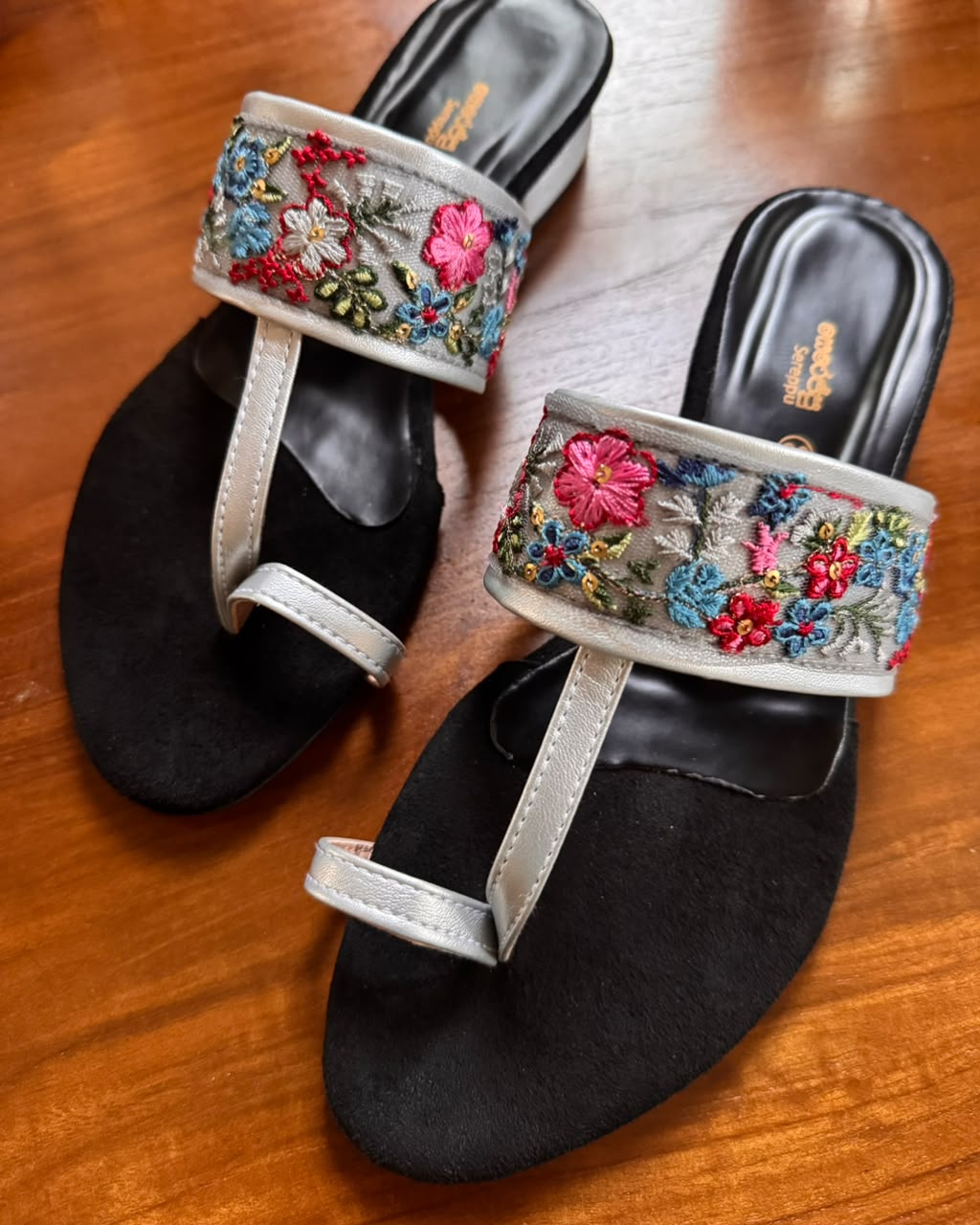 SILVER EMBROIDED CHAPPAL LOW BLOCK HEELS