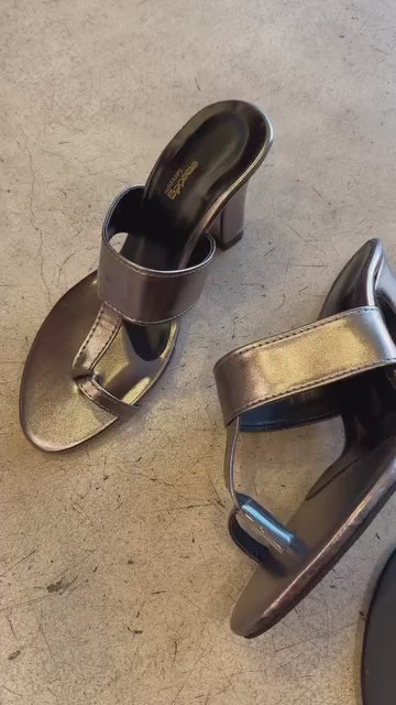 Load video: BLACK TOE RING STILETTO HEELS