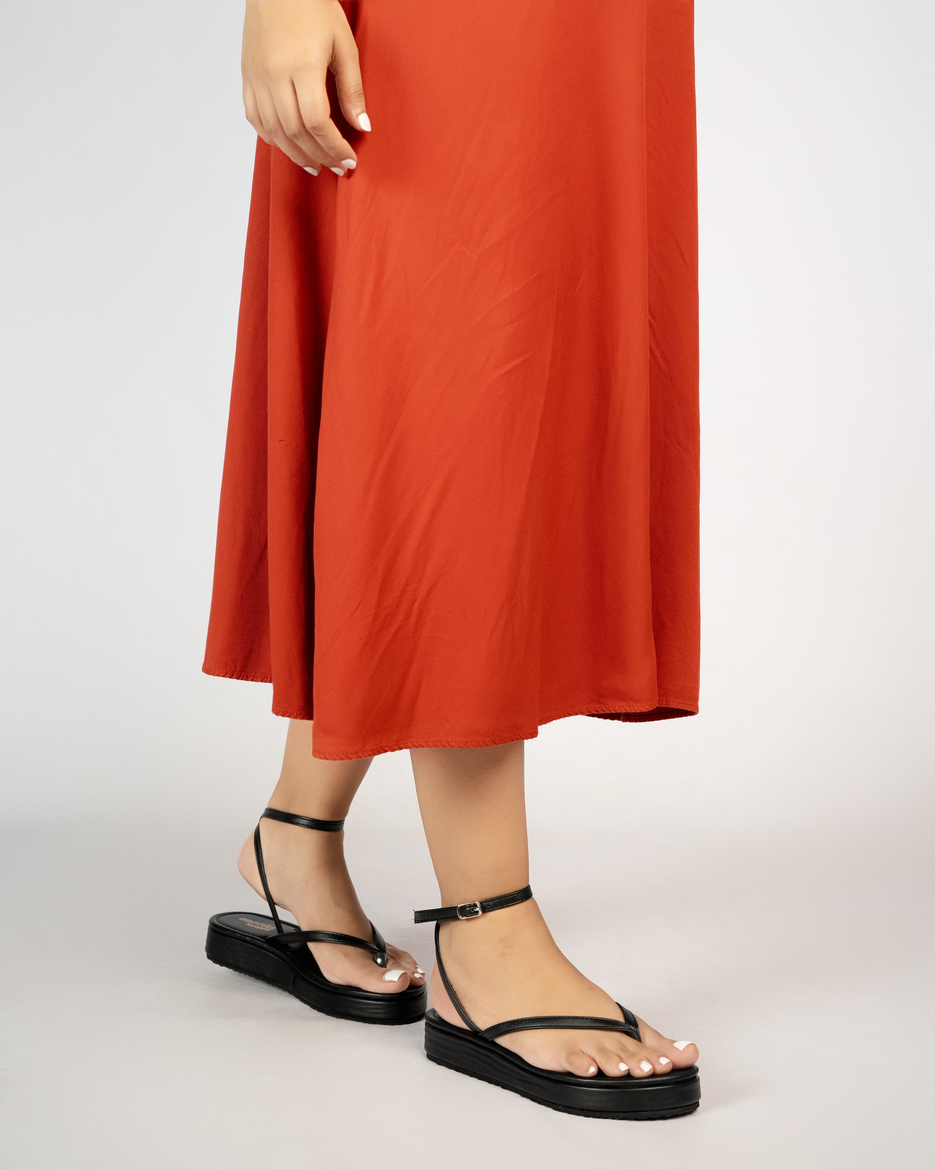 BLACK STRAPPY FLATFORM SANDALS