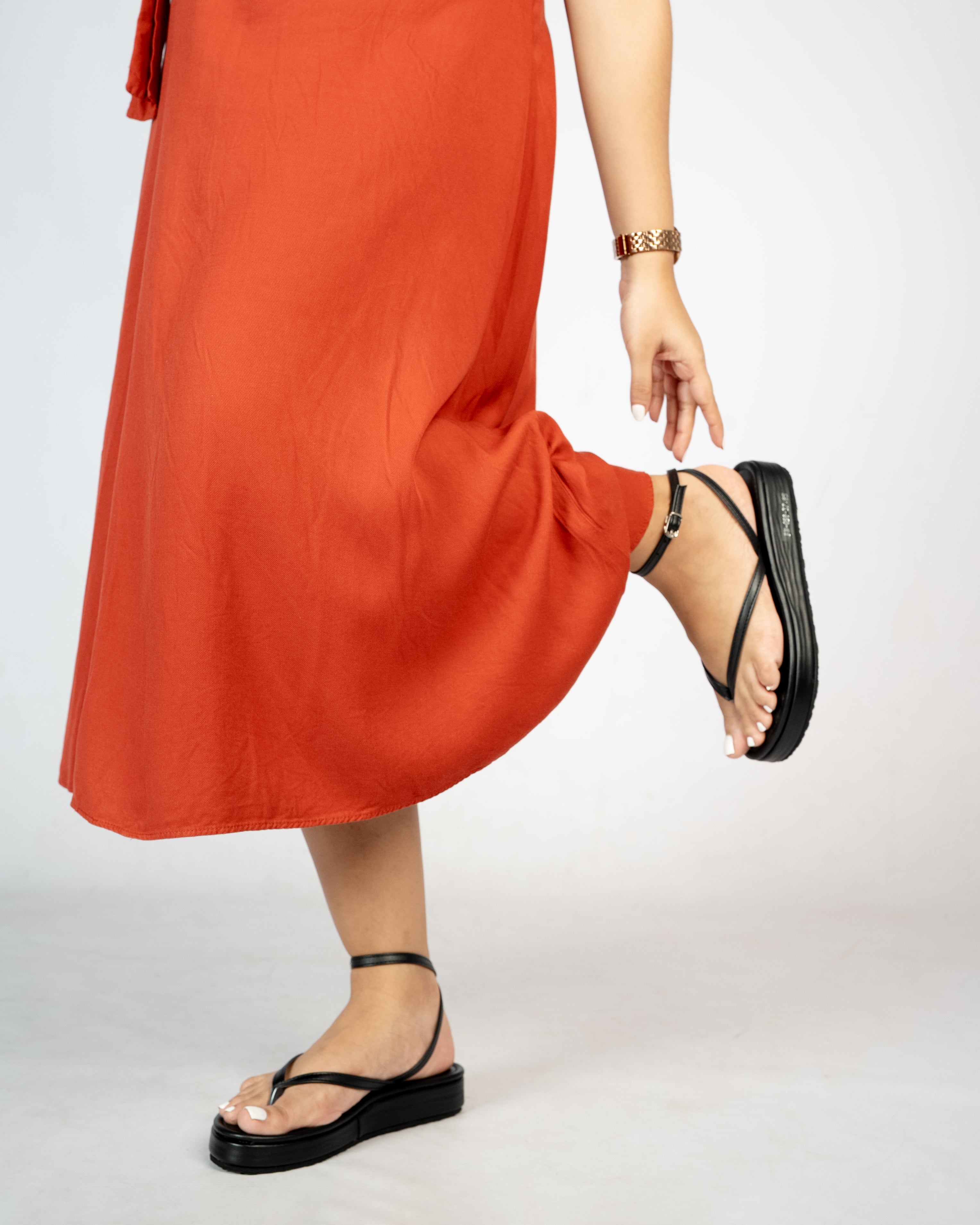 BLACK STRAPPY FLATFORM SANDALS