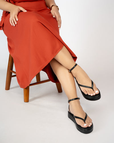 BLACK STRAPPY FLATFORM SANDALS