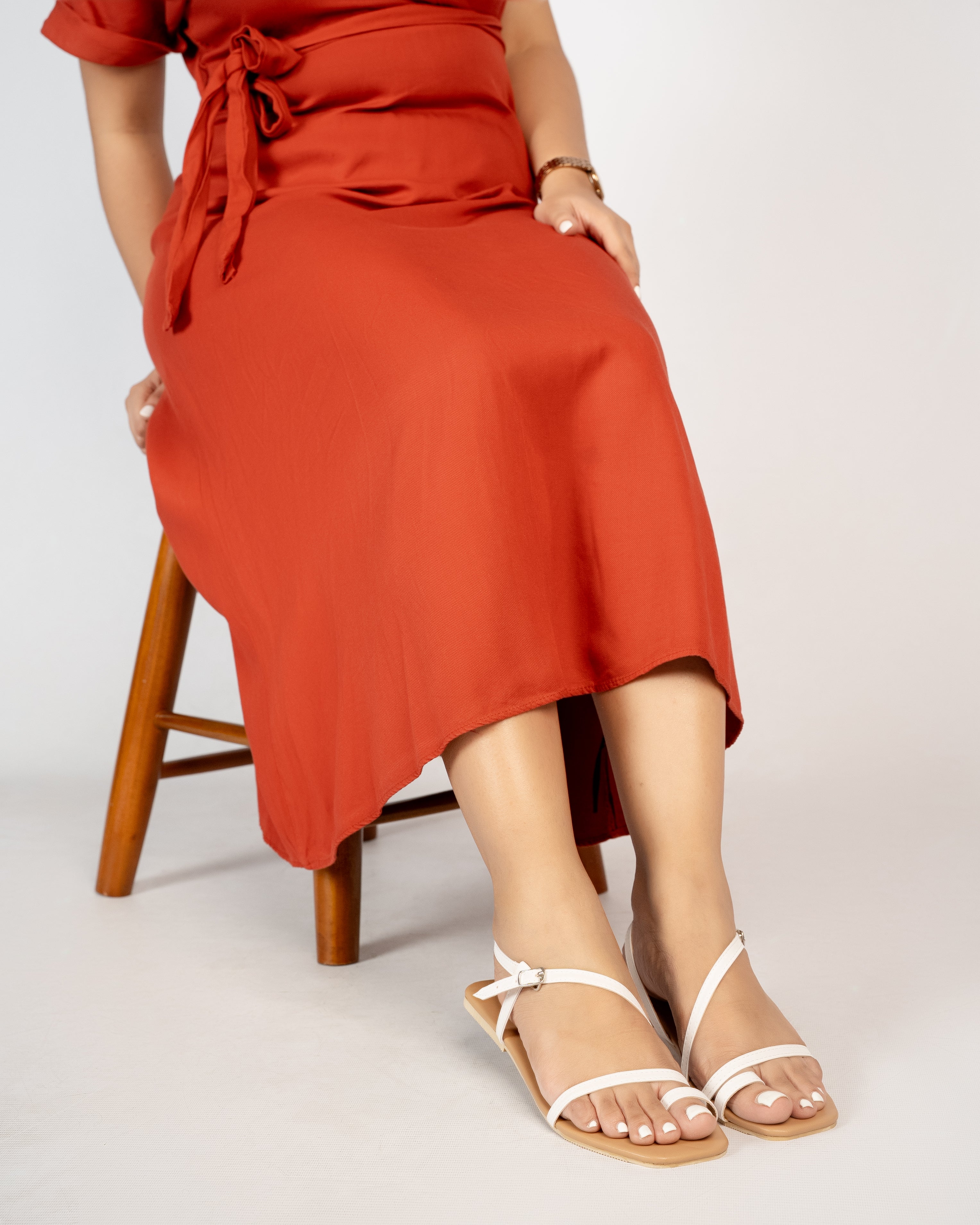 WHITE TOE RING STRAPPY SANDALS