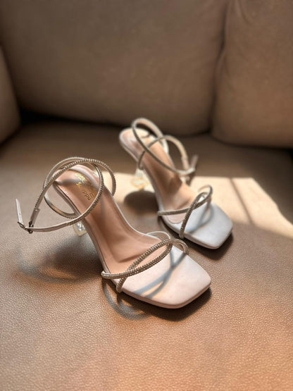 WHITE GLITTER TWISTED TRANSPARENT HEELS