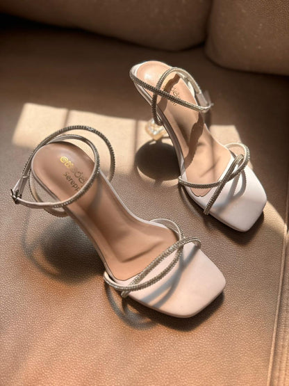 WHITE GLITTER TWISTED TRANSPARENT HEELS